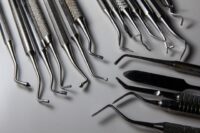 Pinza si frantuma nel corso di un intervento di neurochirurgia: chi risponde nei confronti del paziente?