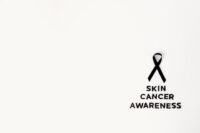 Avallo dell’omeopatia per curare un melanoma e cooperazione nell’omicidio colposo del paziente
